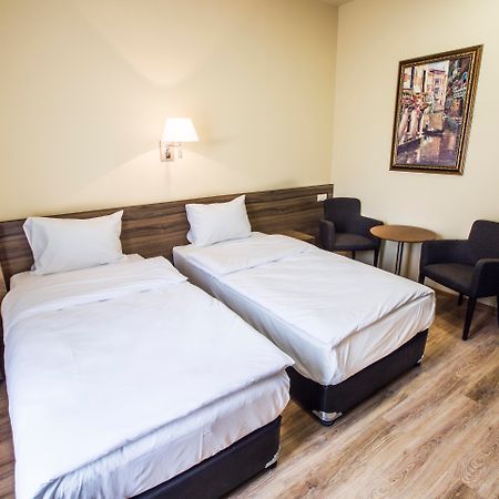 Yerevan Deluxe Hotel Exterior photo