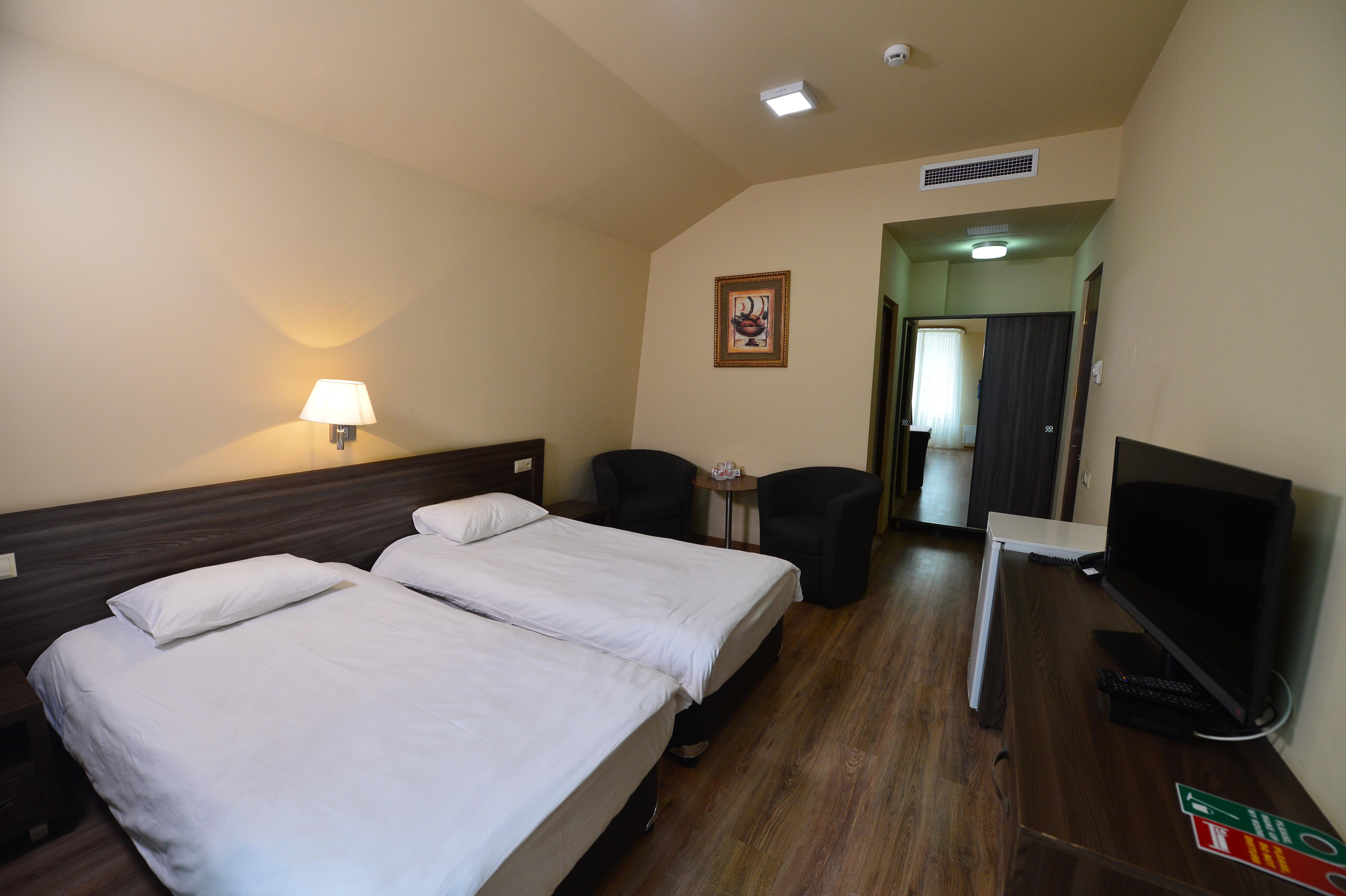 Yerevan Deluxe Hotel Exterior photo