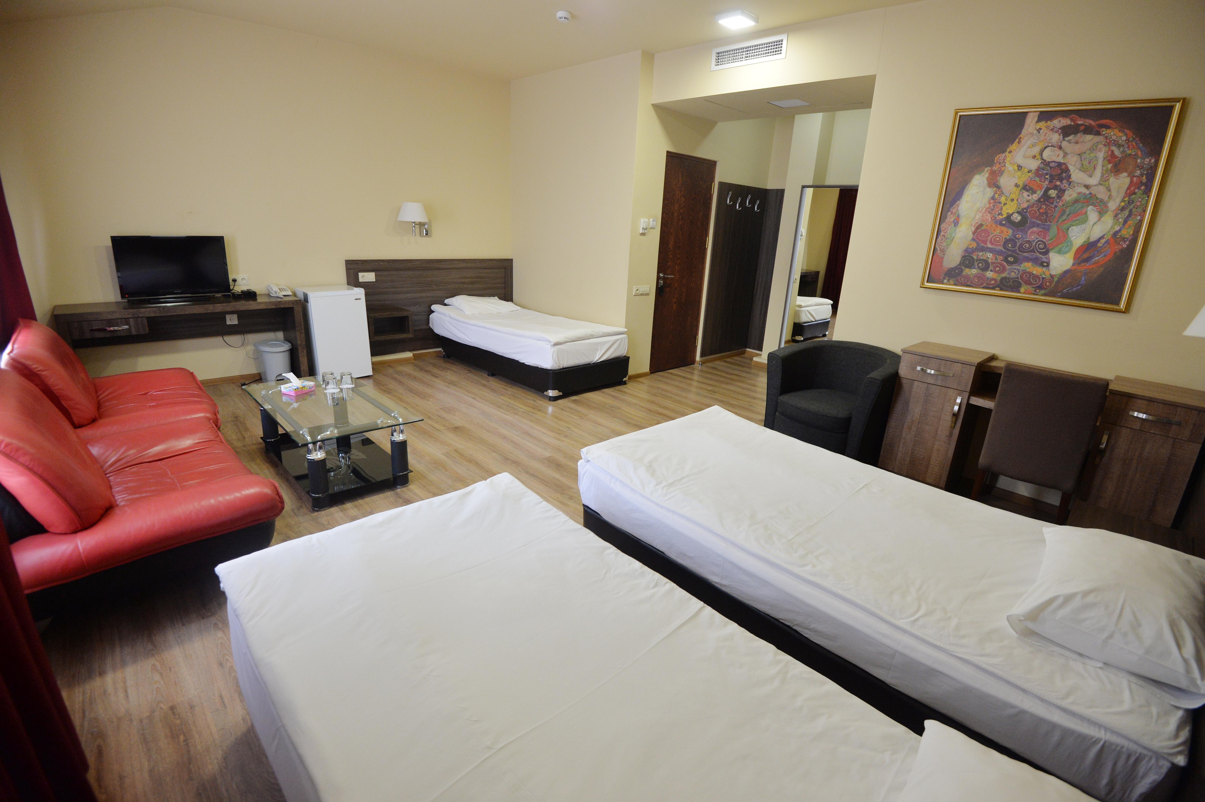 Yerevan Deluxe Hotel Exterior photo