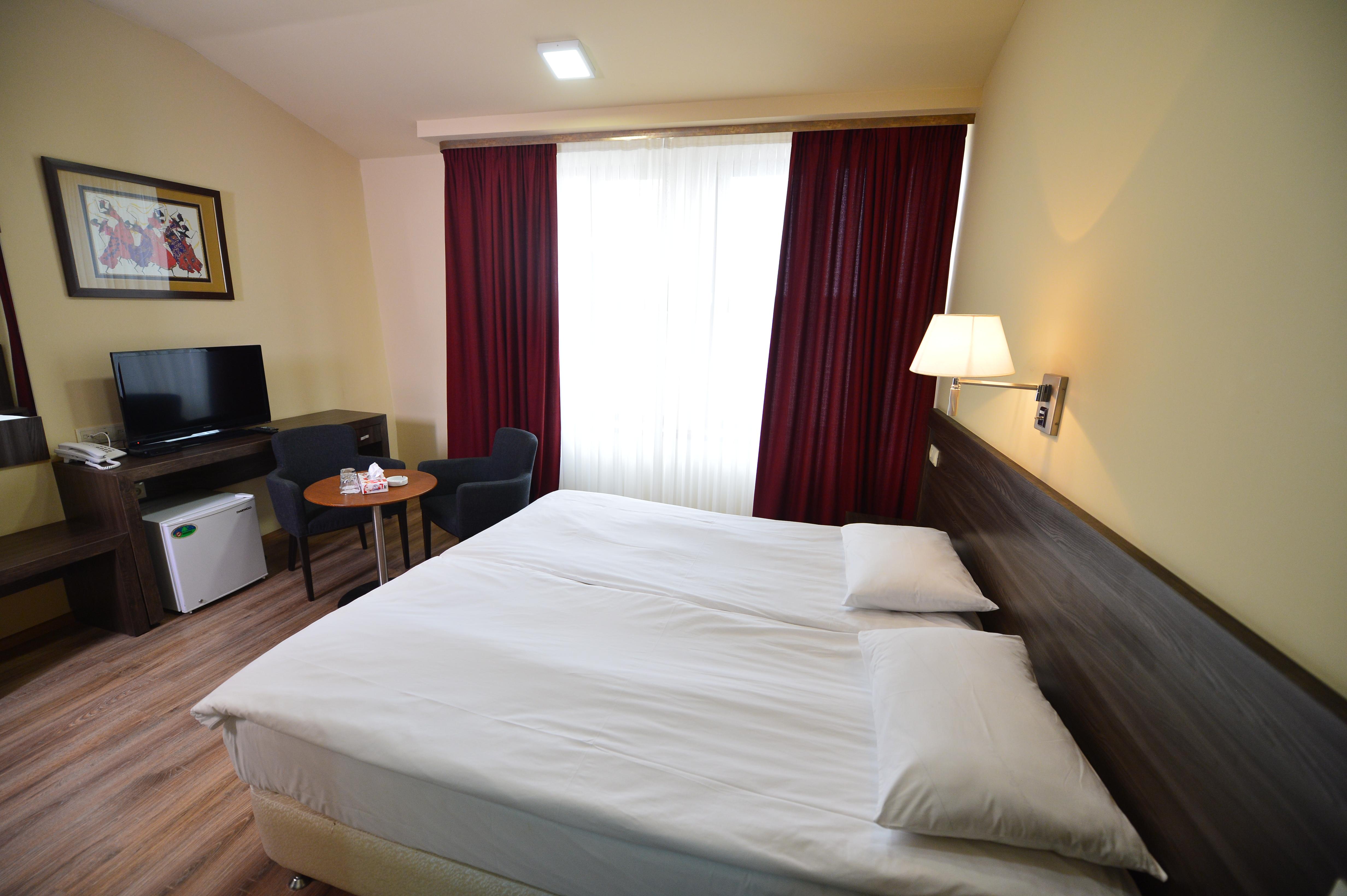 Yerevan Deluxe Hotel Exterior photo
