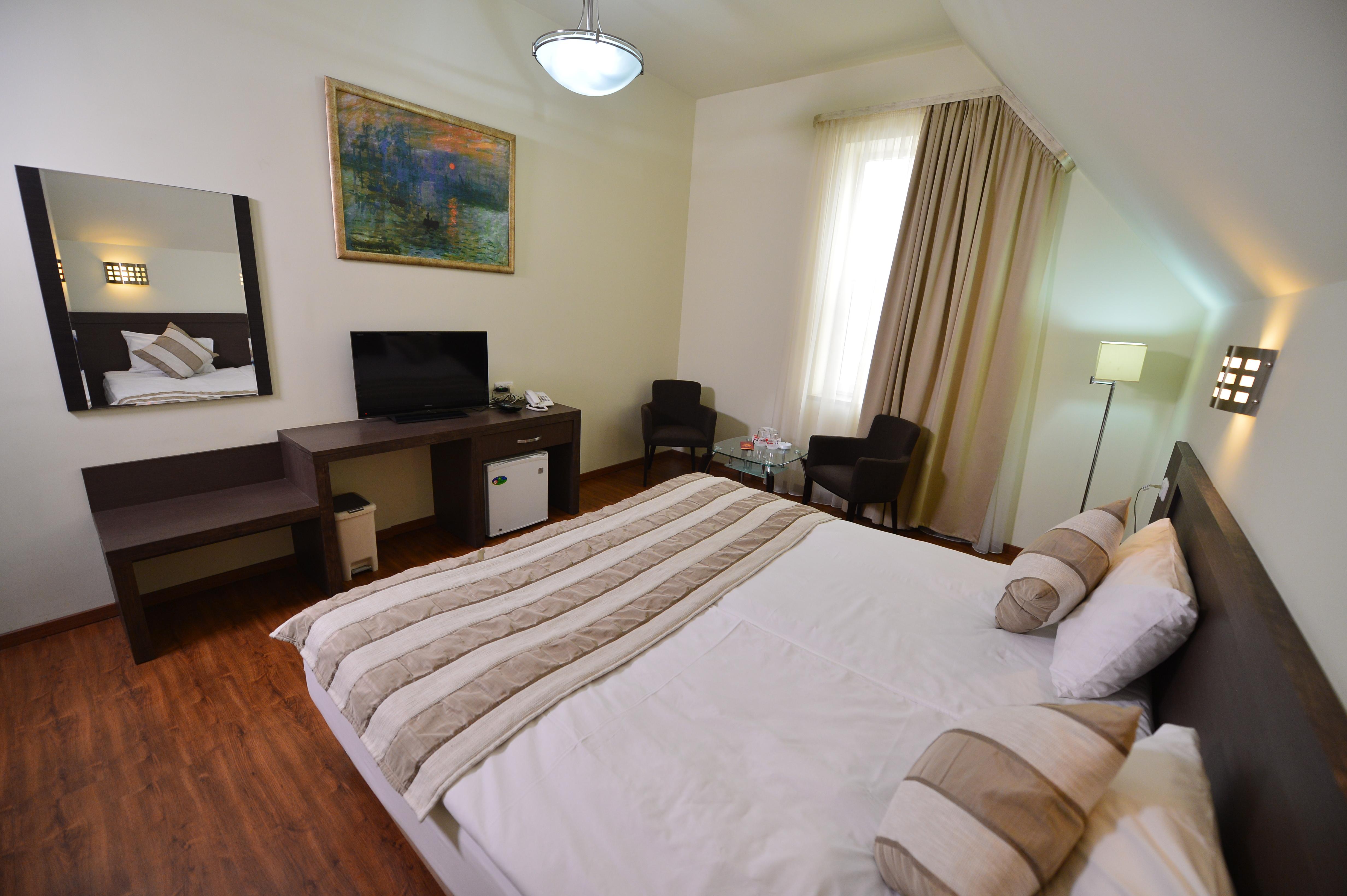 Yerevan Deluxe Hotel Exterior photo