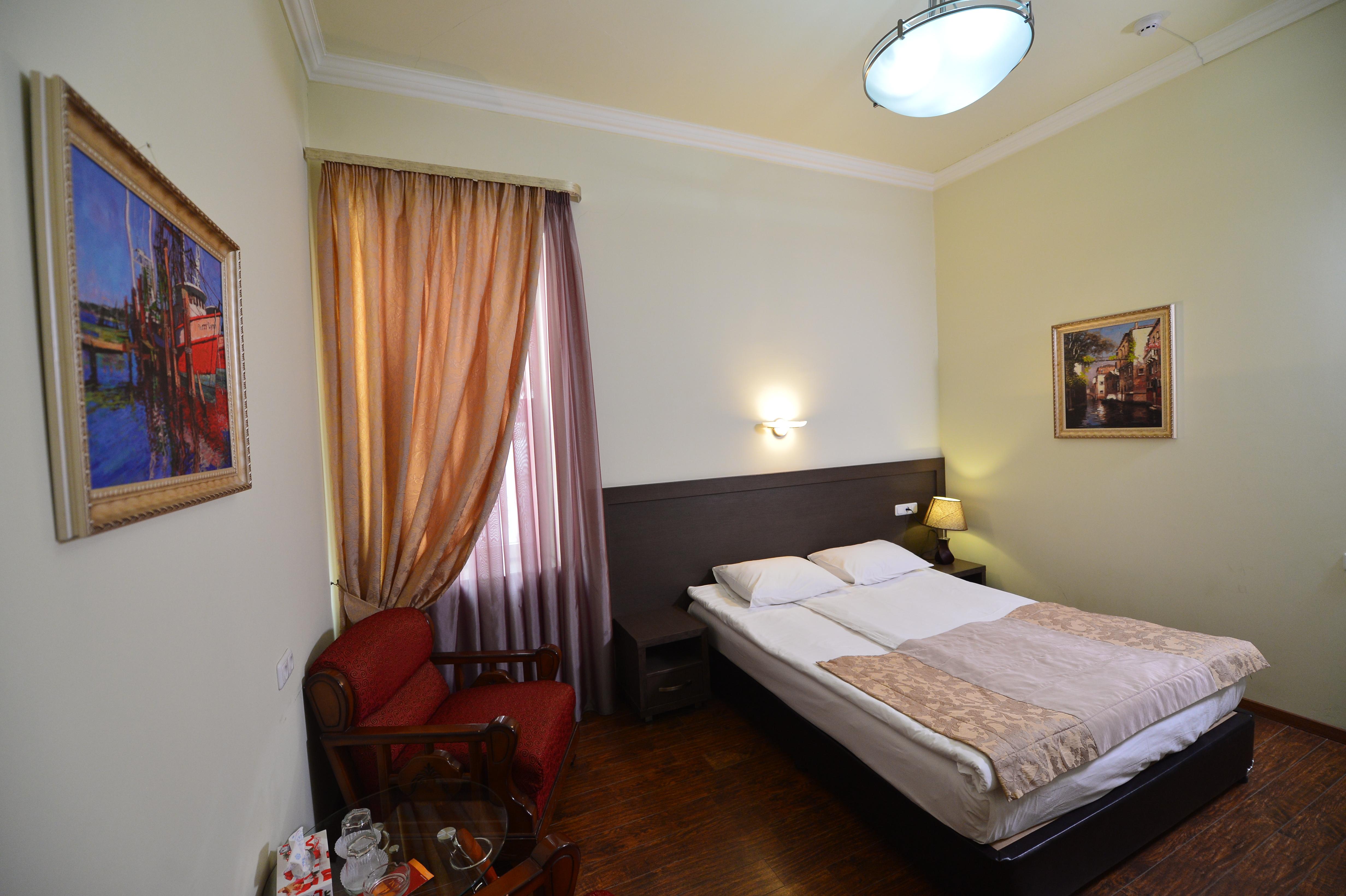 Yerevan Deluxe Hotel Exterior photo