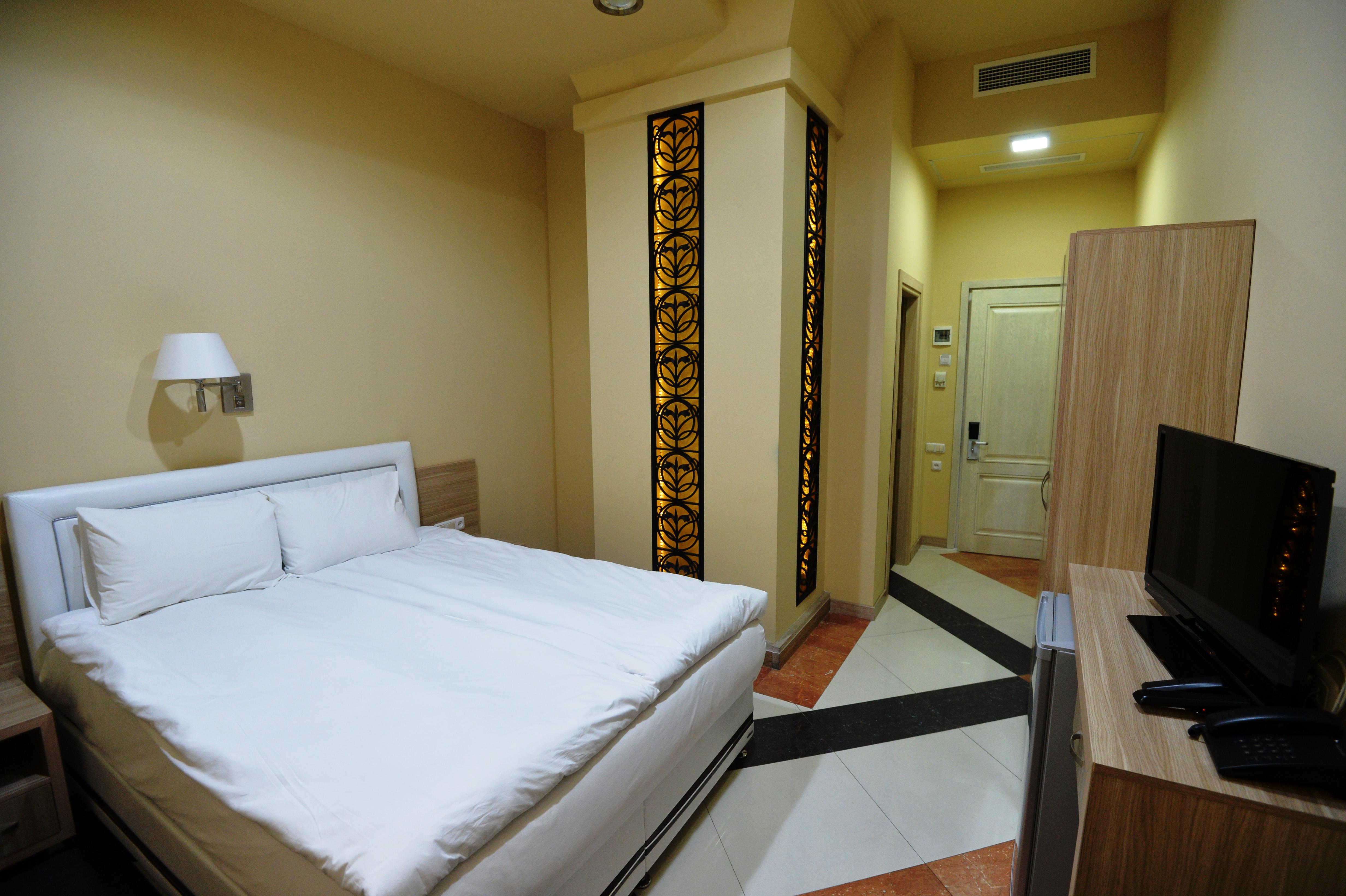 Yerevan Deluxe Hotel Exterior photo