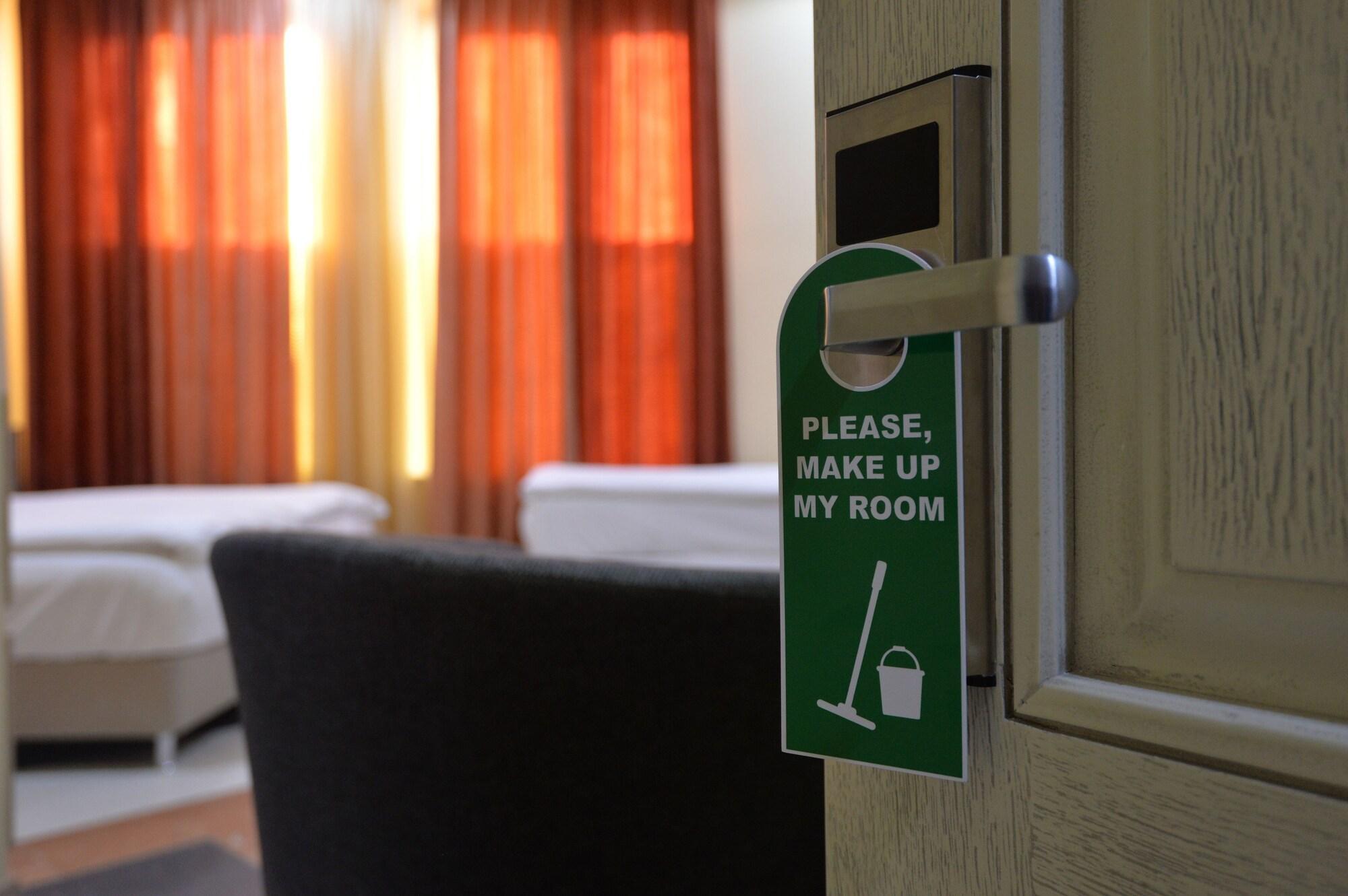 Yerevan Deluxe Hotel Exterior photo