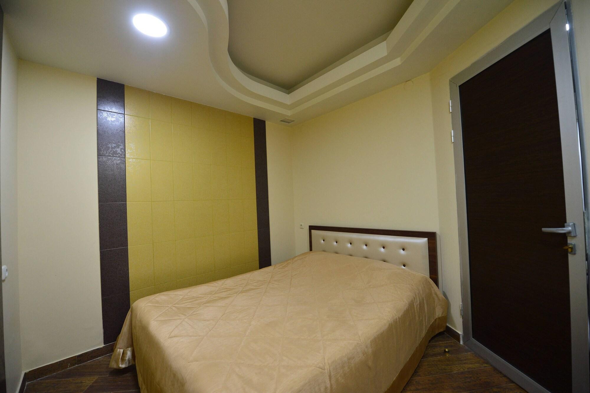Yerevan Deluxe Hotel Exterior photo