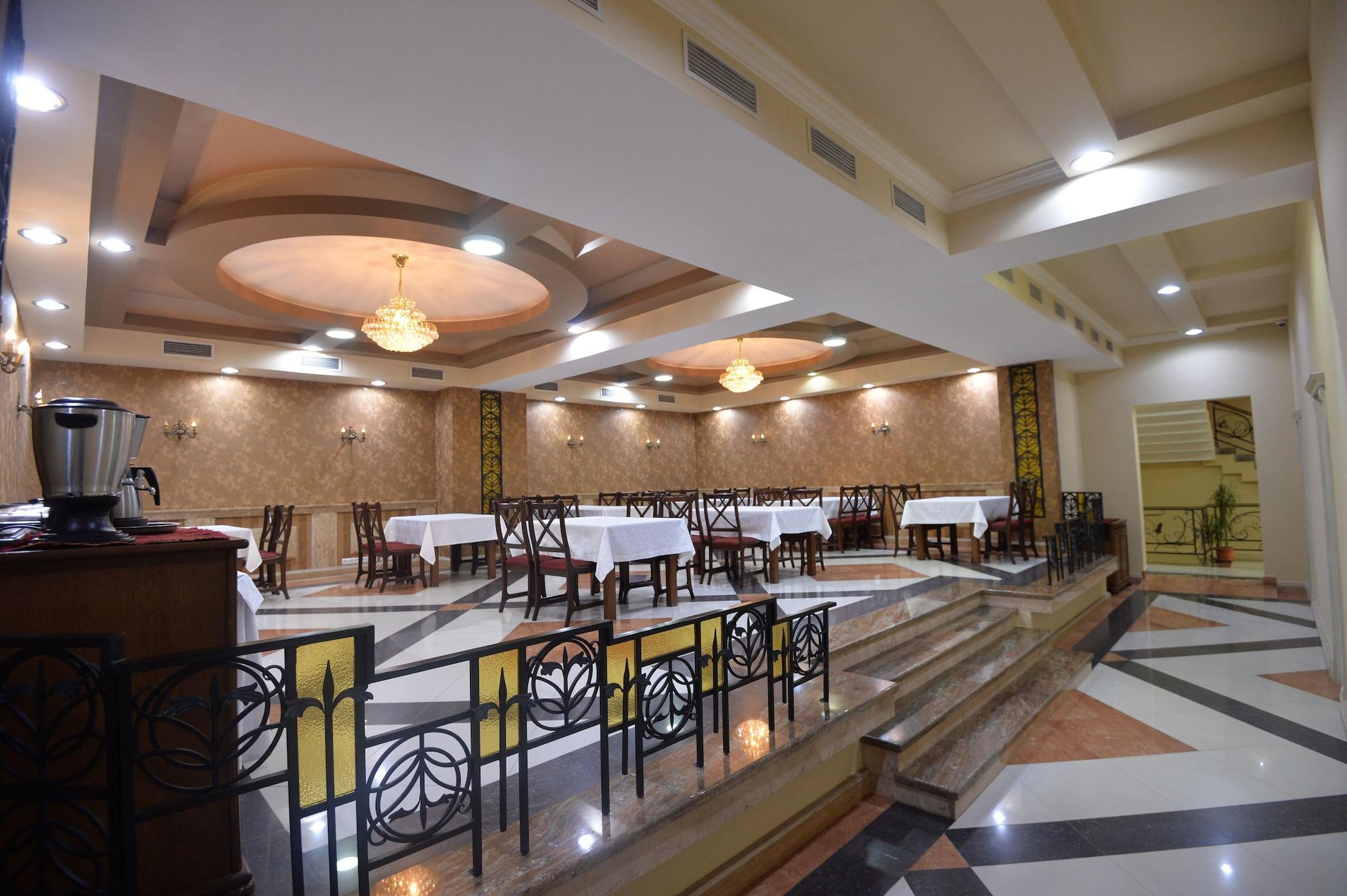Yerevan Deluxe Hotel Exterior photo