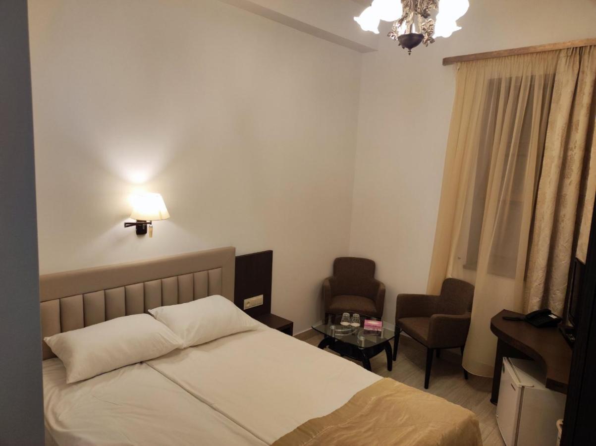 Yerevan Deluxe Hotel Exterior photo