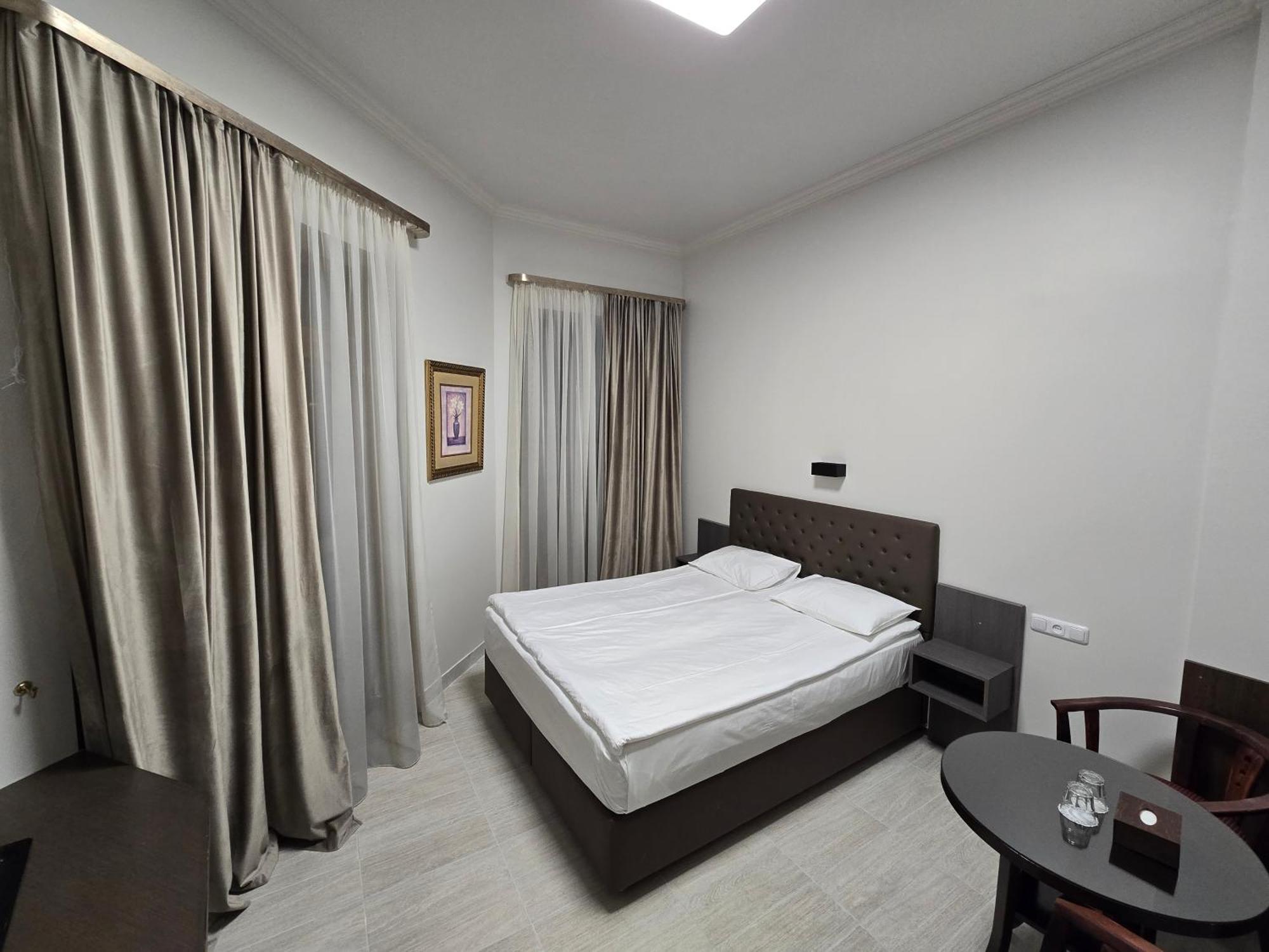 Yerevan Deluxe Hotel Exterior photo
