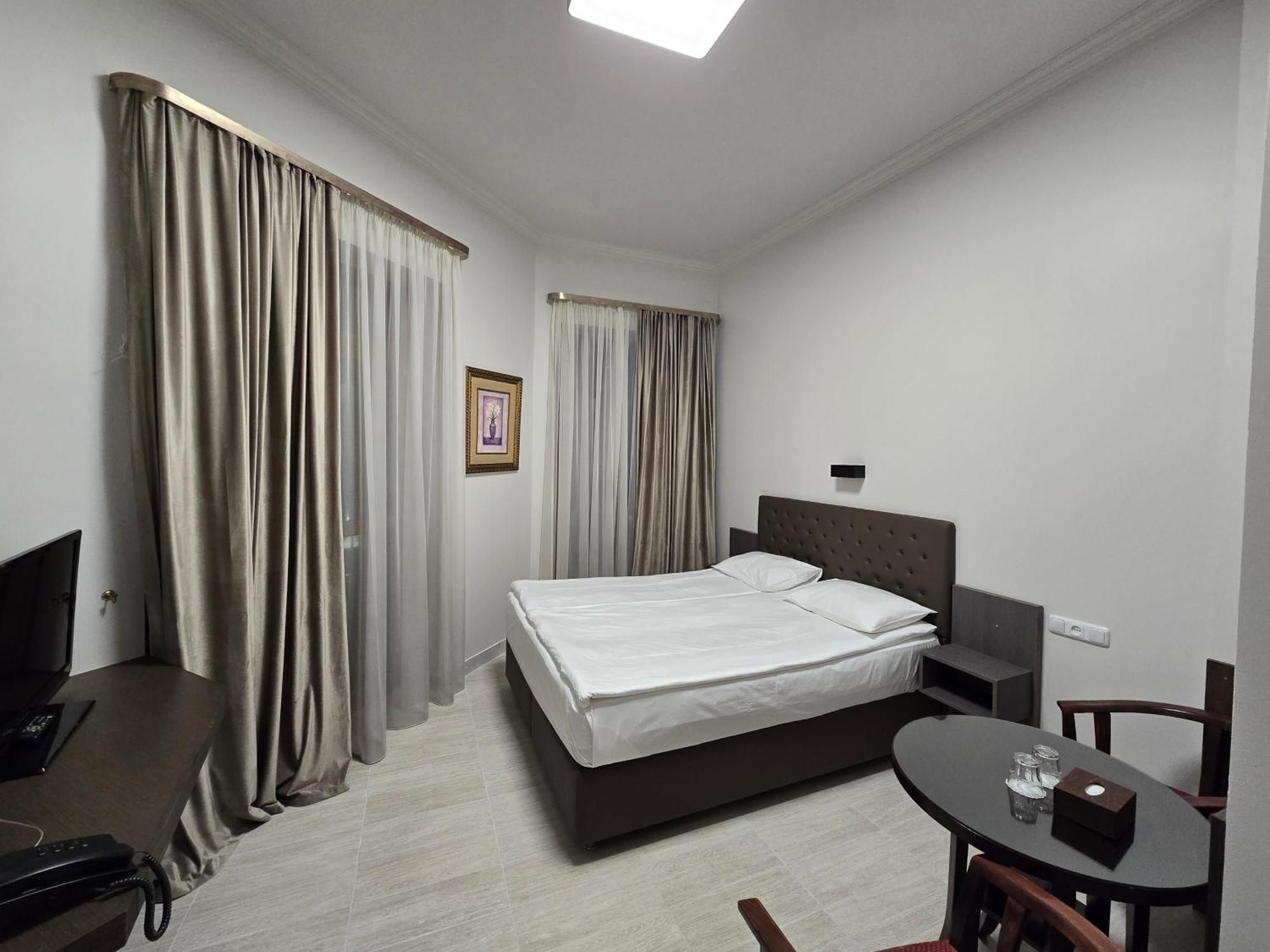 Yerevan Deluxe Hotel Exterior photo