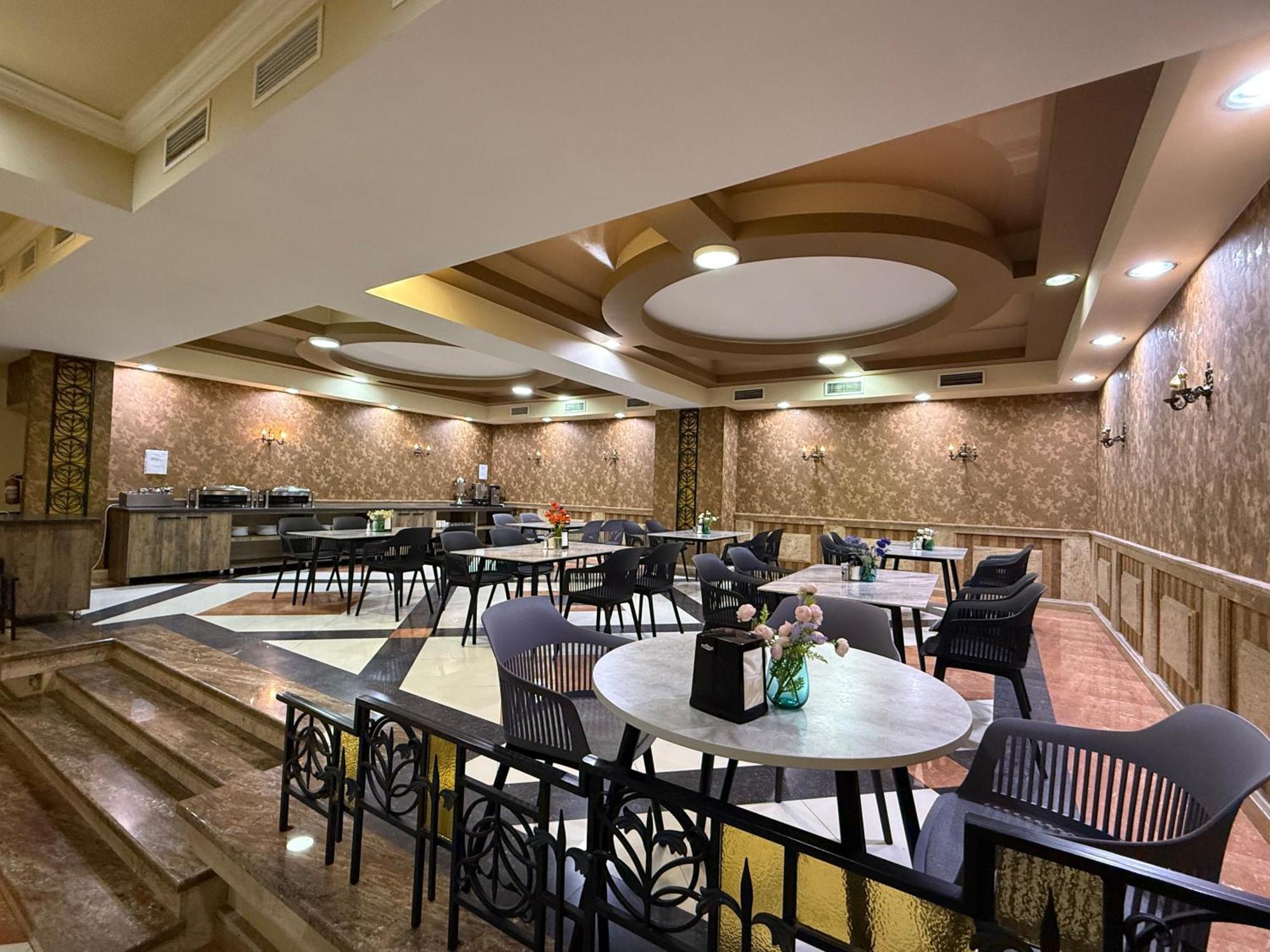 Yerevan Deluxe Hotel Exterior photo