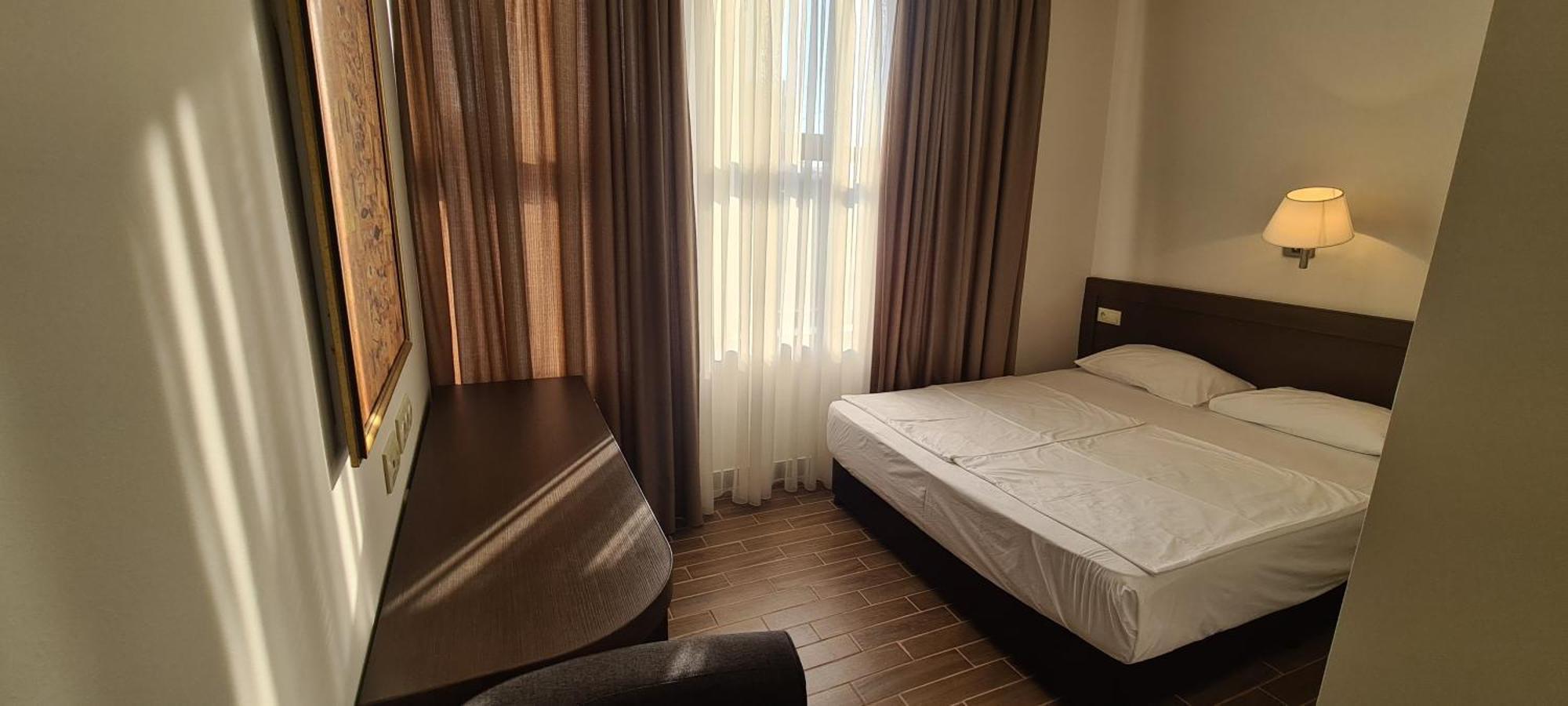 Yerevan Deluxe Hotel Exterior photo