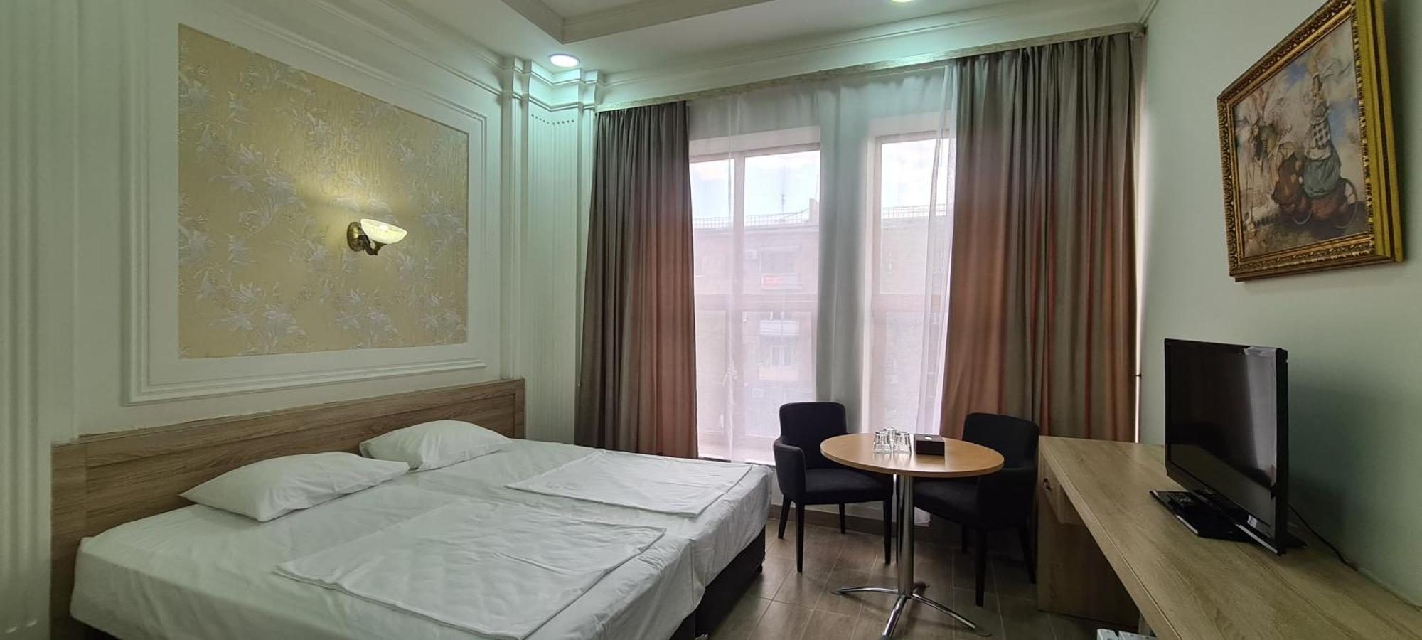 Yerevan Deluxe Hotel Exterior photo