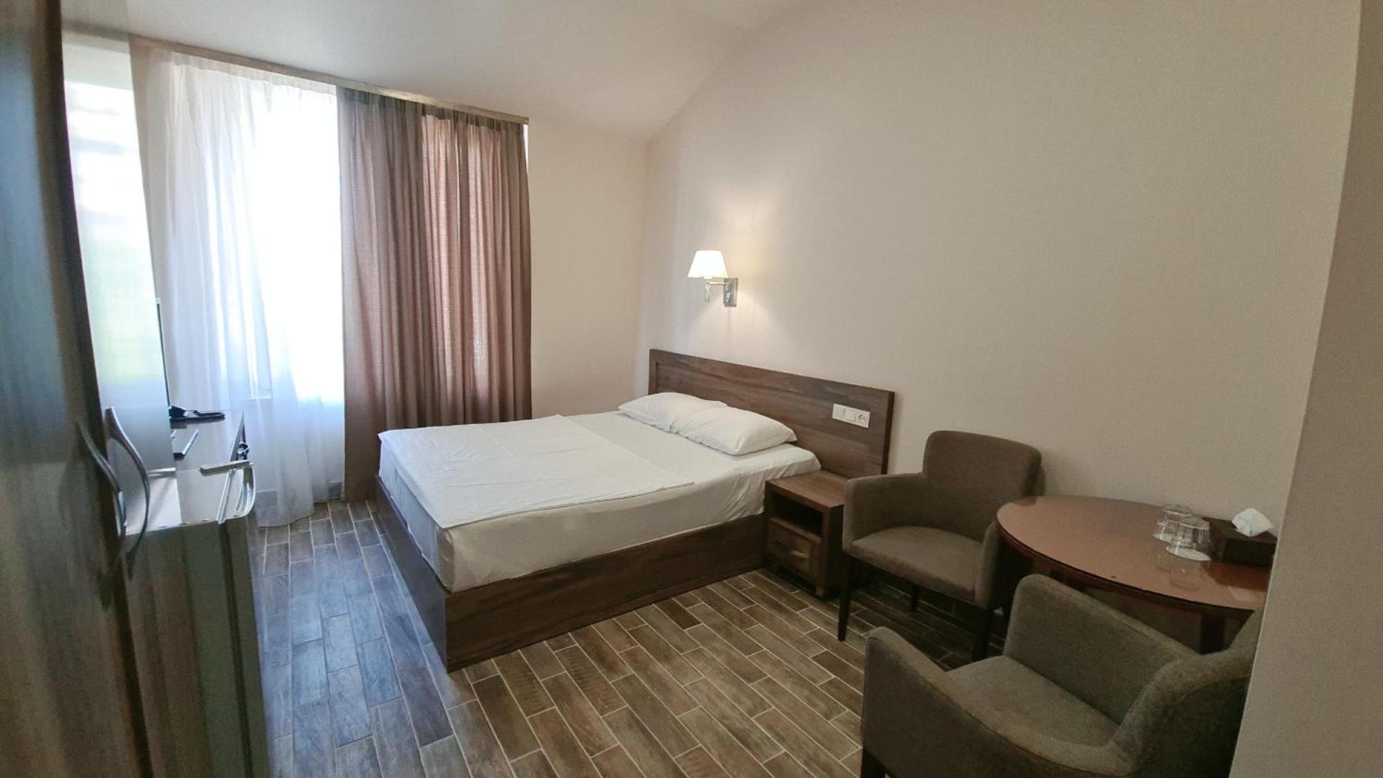 Yerevan Deluxe Hotel Exterior photo