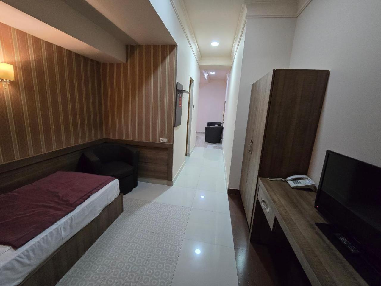 Yerevan Deluxe Hotel Exterior photo