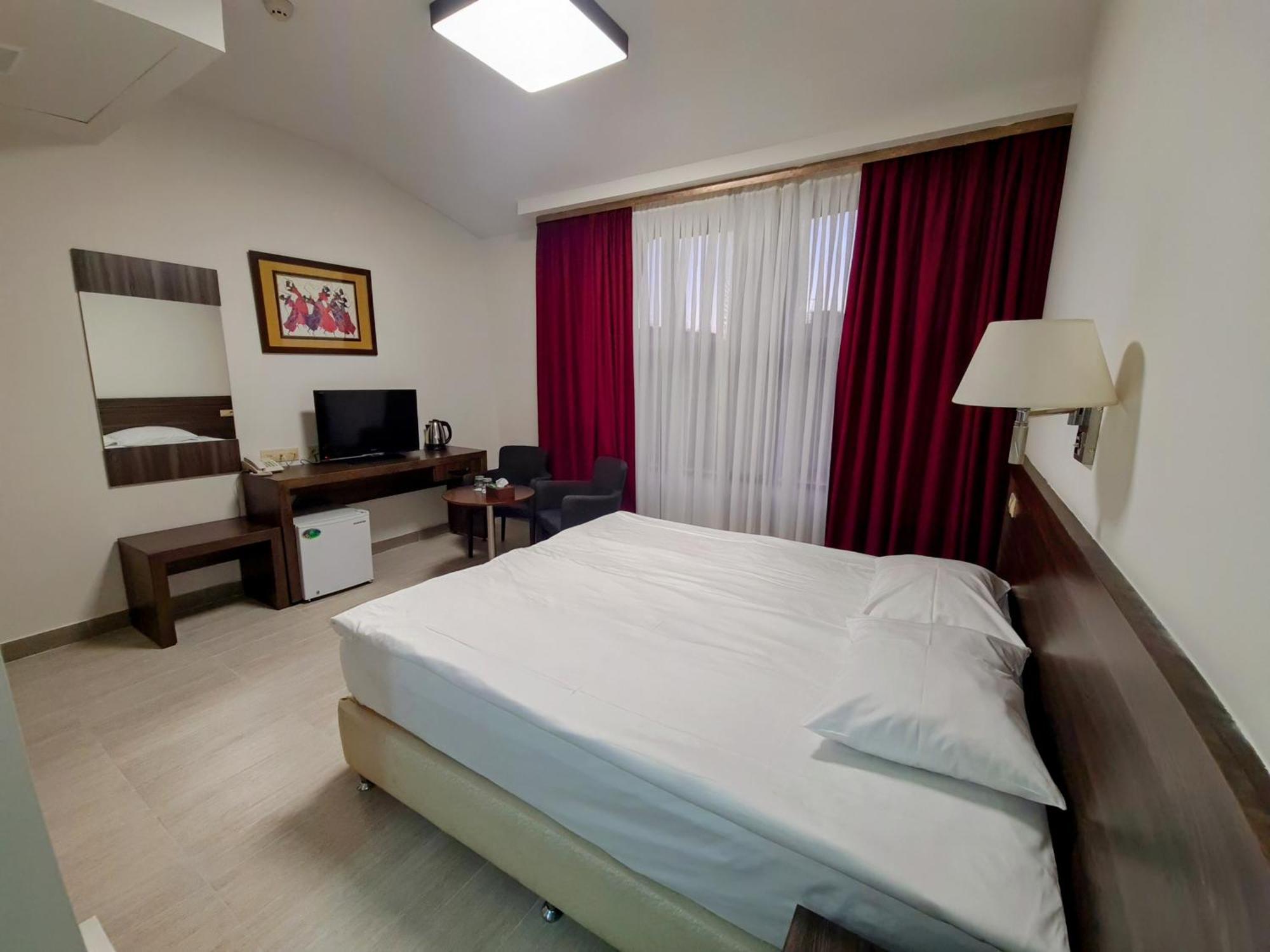 Yerevan Deluxe Hotel Exterior photo