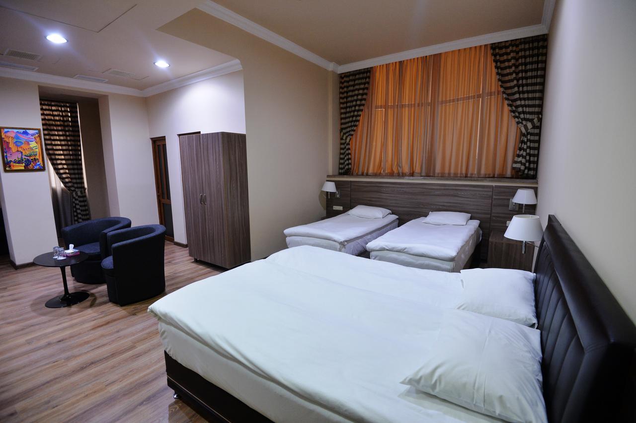 Yerevan Deluxe Hotel Exterior photo